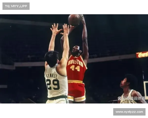 探索NBA大前锋的演变与发展 影响力与角色的多重变化分析